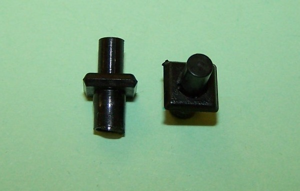 Moulding clip for 7.1mm moulding gap and 4.8mm panel hole. Triumph Dolomite, 2000, and Hillman Imp.