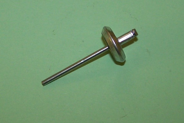 Round 'Tuckers' moulding clip for 14.2mm moulding gap and 3.2mm panel hole. Early Fords, Triumph, Sunbeam  Alpine and general application.