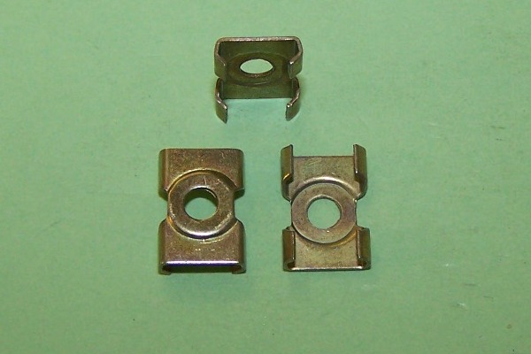 Moulding clip for 7.1mm moulding gap.  Riley Elf/1.5, Vauxhall Cresta/Viscount. Used with BSF050 rivet.