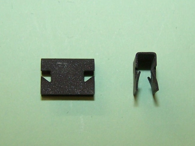 Edge clip 8.7mm height, for material thickness of 3.2-3.6mm, width 12.7mm. General application.