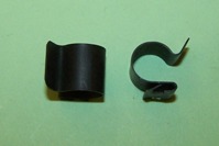 Edge cable/pipe clip for 11.1mm diameter pipe and 0.6-1.2mm panel thickness. Ford radiator overflow pipe.