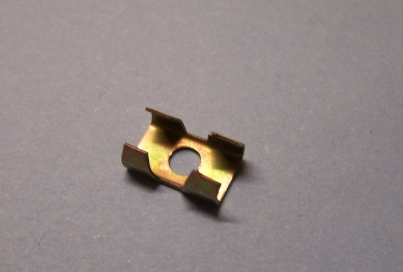 Moulding clip for a 7.2mm moulding gap.  Ford Escort Mk1 window finisher moulding.