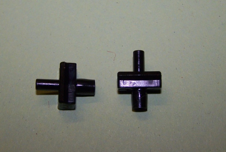Moulding clip for 6.5mm moulding gap and 5.0mm panel hole.  Triumph Dolomite, Vauxhall Victor and general application.