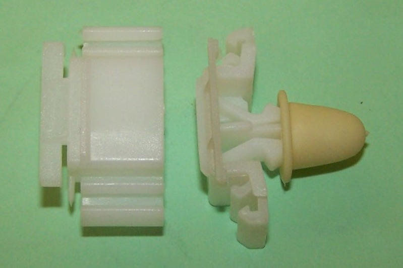 Side Moulding Clip. White. BMW