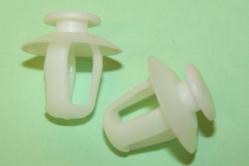 Side Moulding Clip, White.  Peugeot Partner and 206