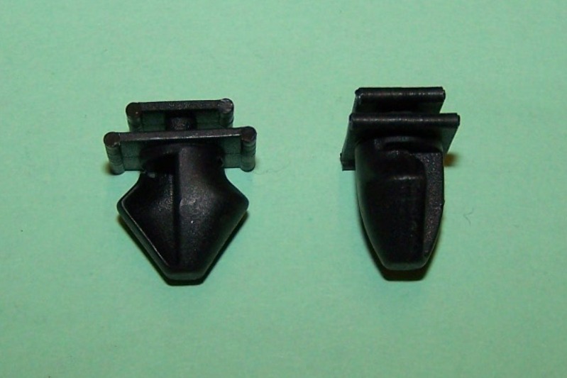 Moulding Retainer Clip.  Peugeot 406