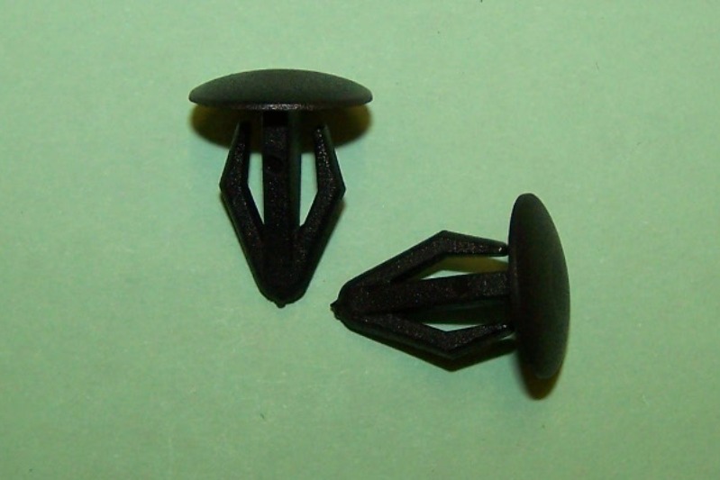 Trim Retainer in Black