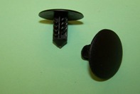 Seal retainer, Black. Renault Megane.