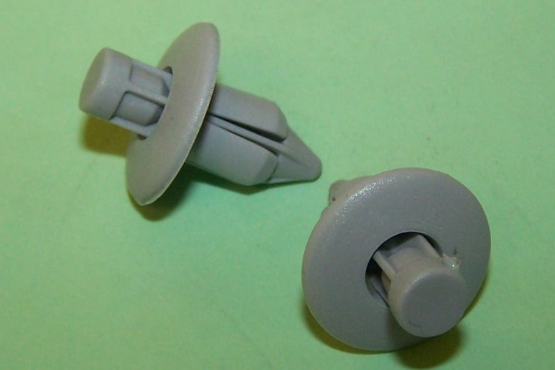 Retaining Clip. Light Grey,  Suzuki /Mitsubishi /Vauxhall /Toyota