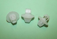 Side Moulding Clip. white.  Suzuki Grand Vitara