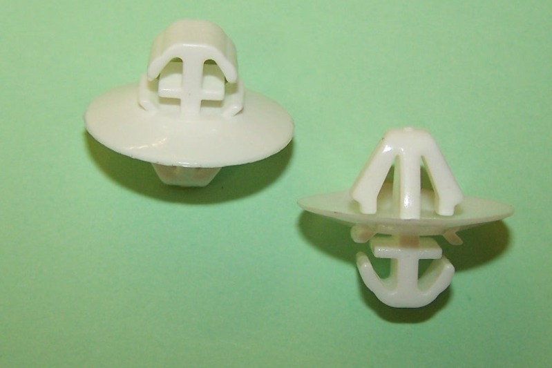 thumbnail image 2 of JGCParts Audi A4 B5 Left Front Window Regulator Clips – Set Of 2 – OE Spec GM-L 2 of 3