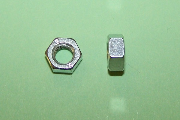 M5 Full nut in zinc plated steel. General application.