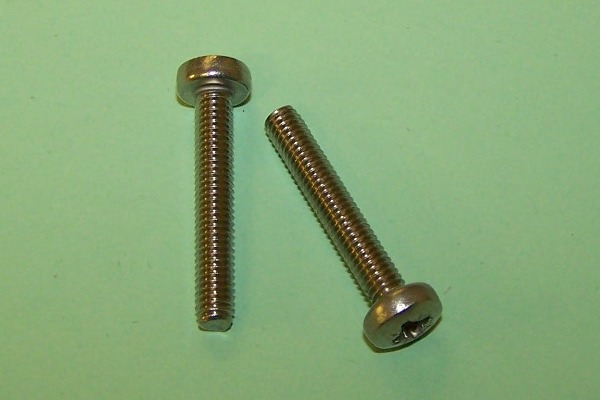 M4 x 25mm screw: posidriv, pan-head in stainless steel.  General application.