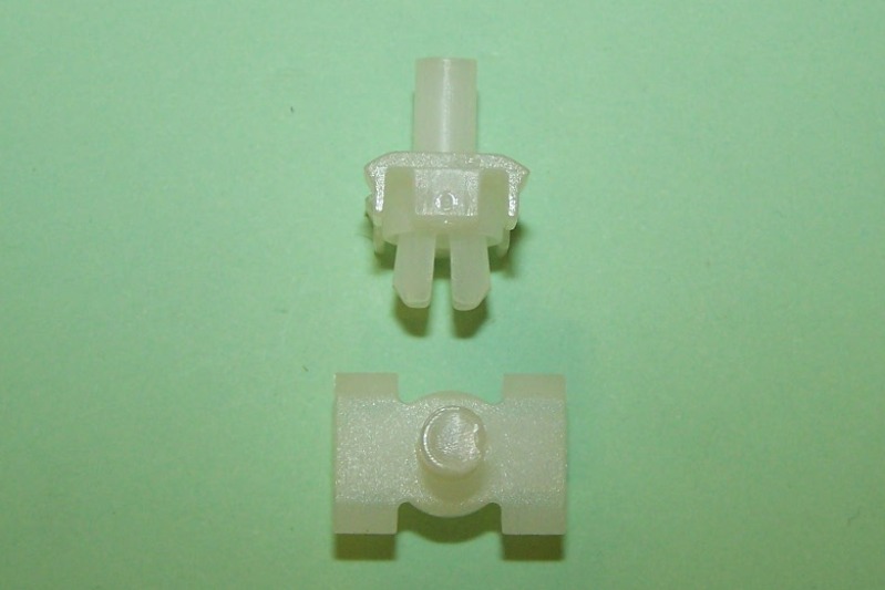 Side moulding clip for a 11.5mm moulding gap and a 7.0mm panel hole.  Mercedes and general application.