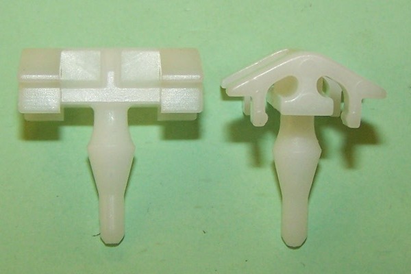 Side Moulding Clip. Mercedes C180 and general application.