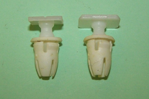 Side moulding clip for a 12.0mm moulding. Mercedes and general application.