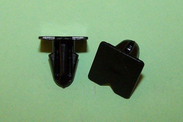 Moulding Clip - Plastic. Morris Marina Moulding End Clip.