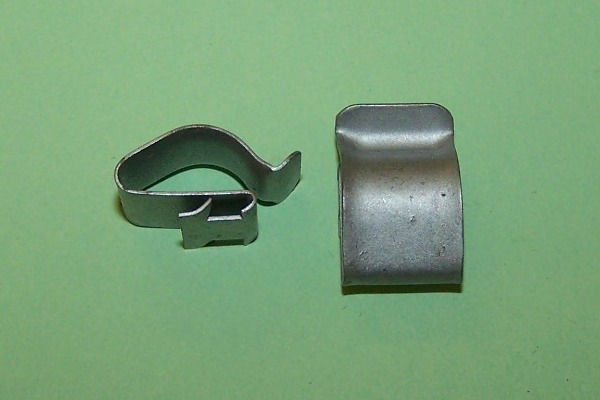 Edge cable/pipe clip for 0.4 - 0.9mm panel thickness. Pipe diameter 8.0mm. Flared. General application