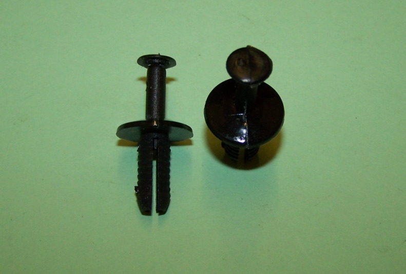 Push rivet, shiny, head diameter 15.3mm, panel hole 6.5mm, length 15.0mm. VW/Audi and general application.