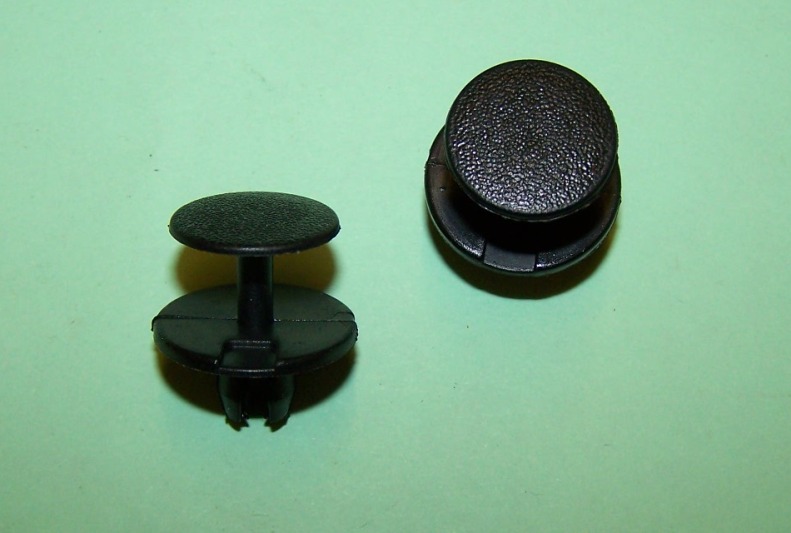 Push rivet, matt, head diameter 19.8mm, pin head diameter 16.0mm, panel hole 7.0mm, length 8.5mm, in black. BMW and general application.