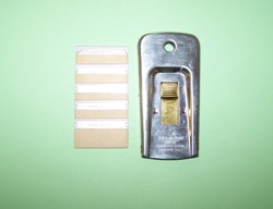 Zippy' Type Scraper , supplied with 5 x single edge steel razor blades.